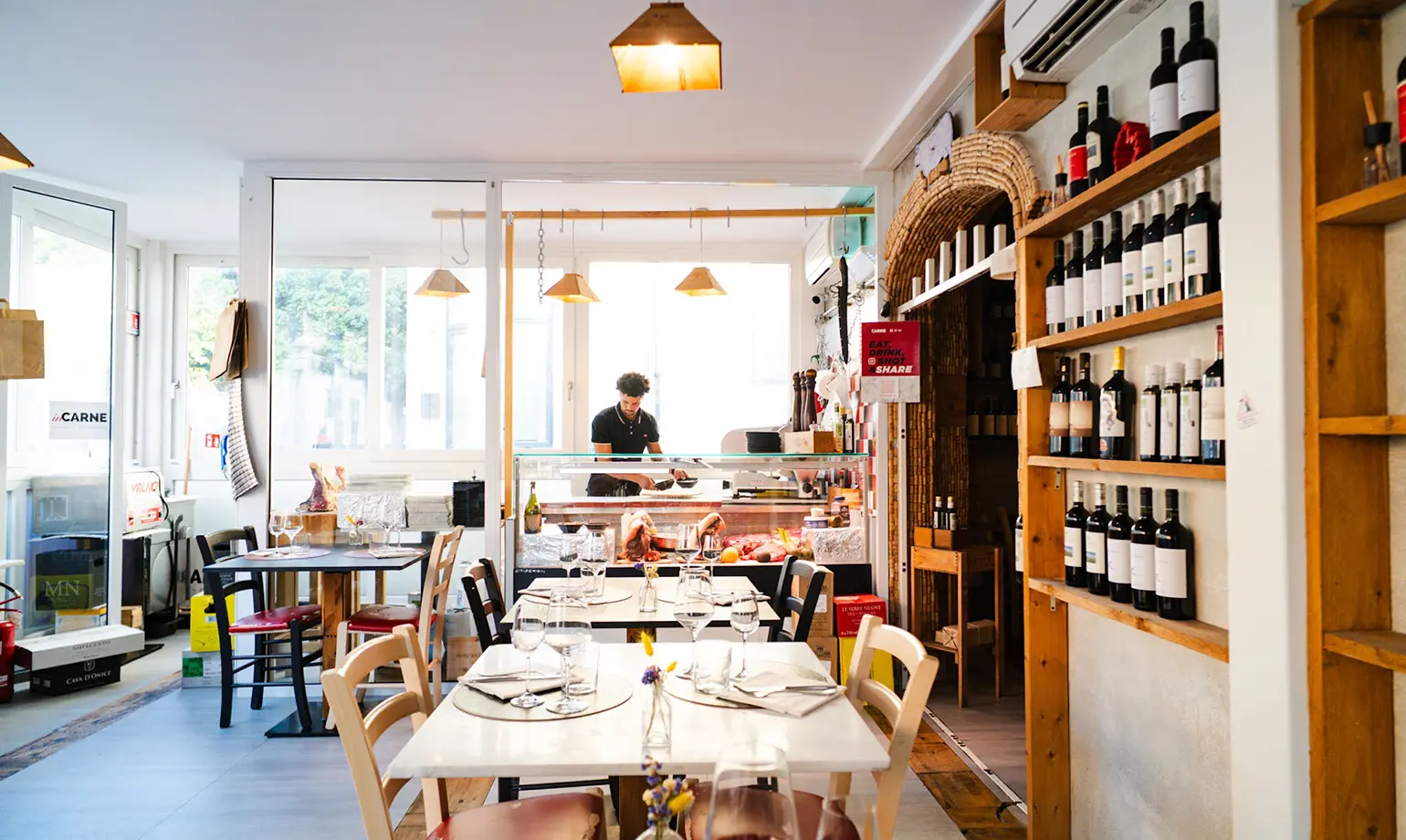 La sala del ristorante InCarne di Pietrasanta, la storica trattoria Sci restaurata